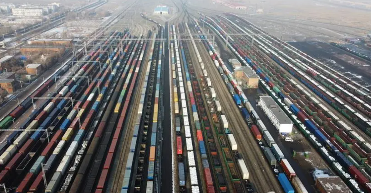 Объем отгрузок грузов по железной дороге Синьцзяна за 21 день вперед вырос на 11,9%